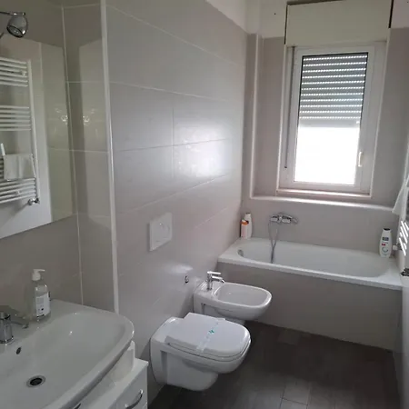 Affittacamere Airport Palese Deluxe 28 3*